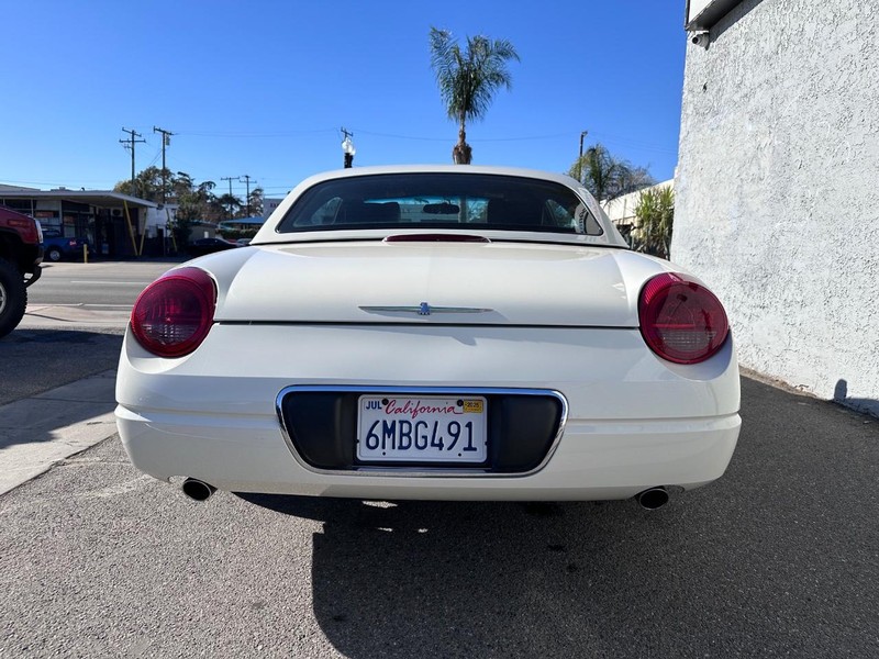 Ford Thunderbird Vehicle Full-screen Gallery Image 04