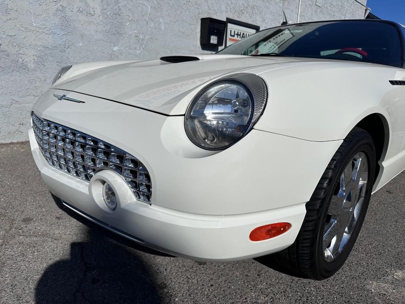 Ford Thunderbird Vehicle Full-screen Gallery Image 08