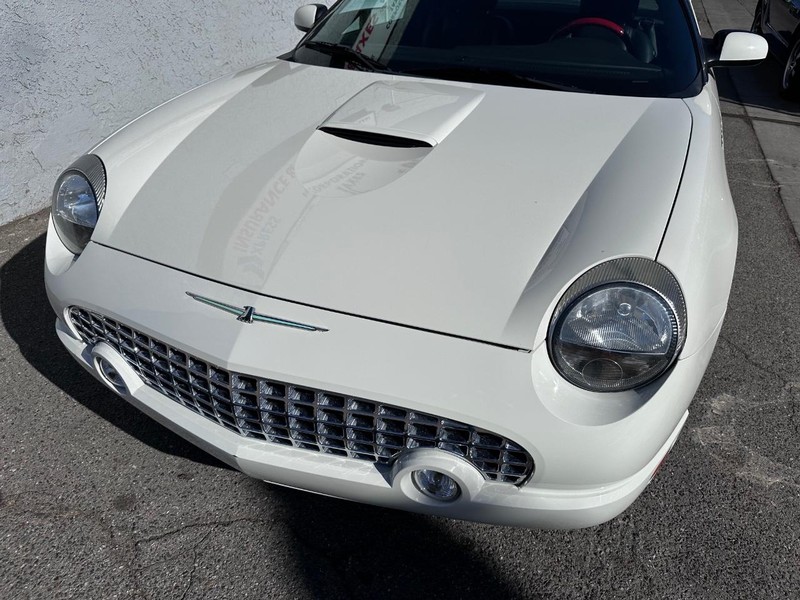 Ford Thunderbird Vehicle Full-screen Gallery Image 09