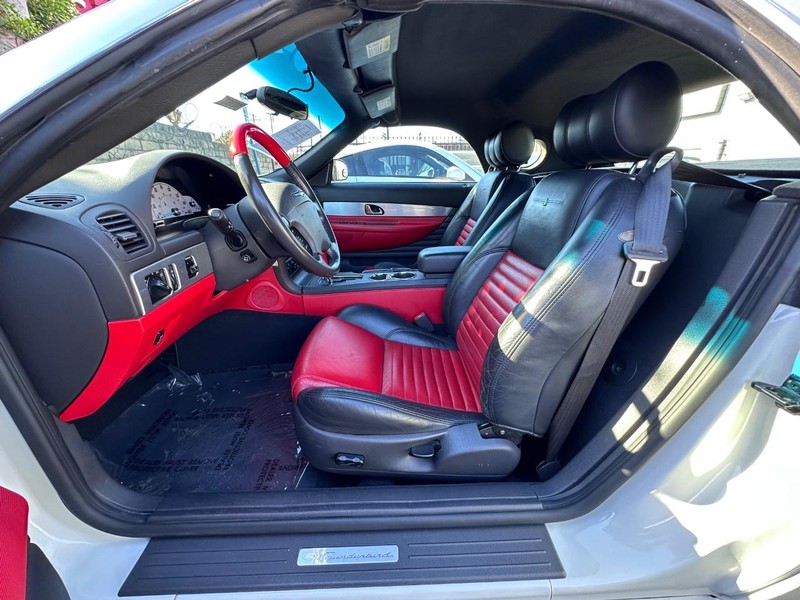 Ford Thunderbird Vehicle Full-screen Gallery Image 16