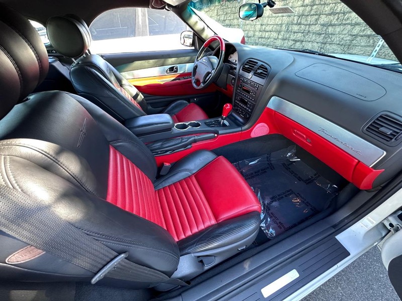 Ford Thunderbird Vehicle Full-screen Gallery Image 20