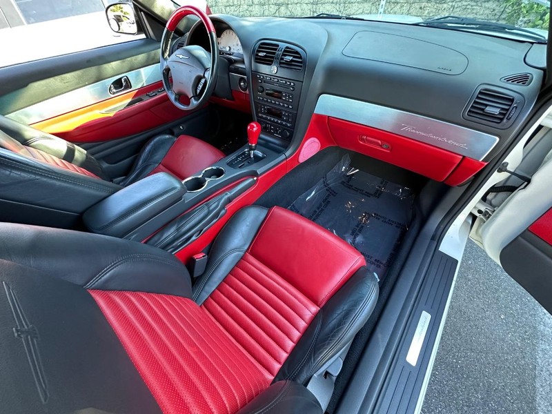 Ford Thunderbird Vehicle Full-screen Gallery Image 22