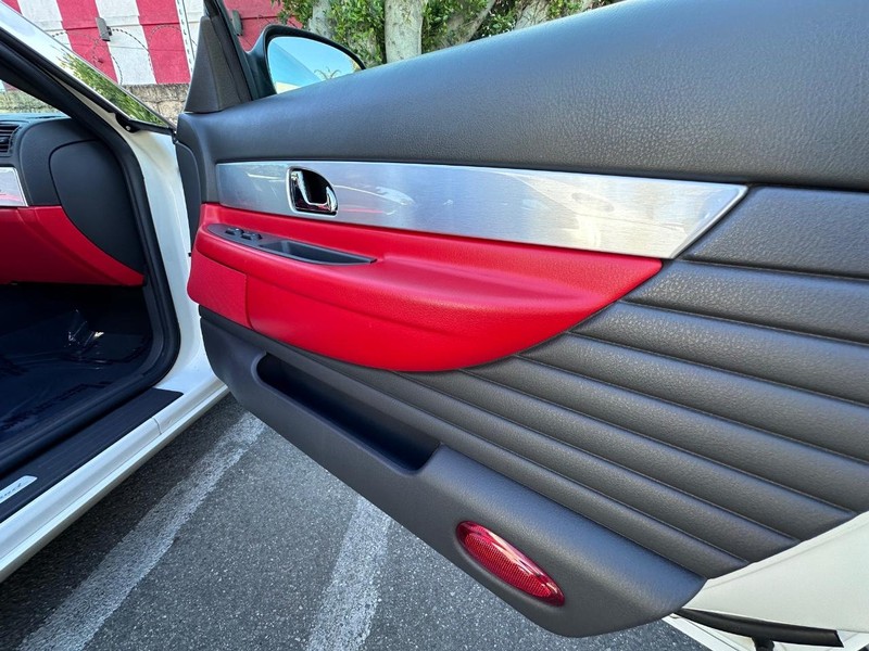 Ford Thunderbird Vehicle Full-screen Gallery Image 23