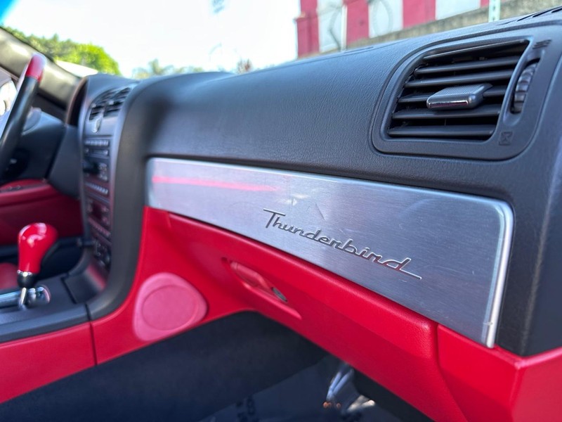 Ford Thunderbird Vehicle Full-screen Gallery Image 24