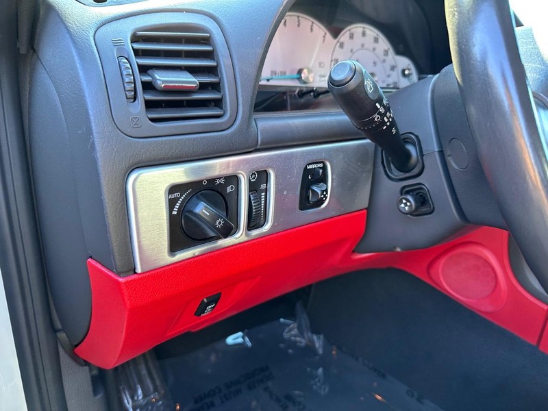 Ford Thunderbird Vehicle Full-screen Gallery Image 25