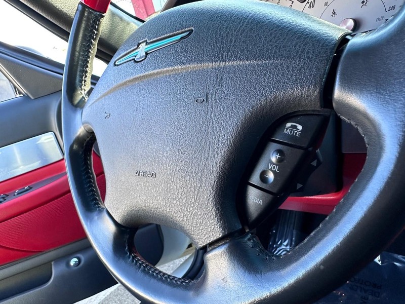 Ford Thunderbird Vehicle Full-screen Gallery Image 27