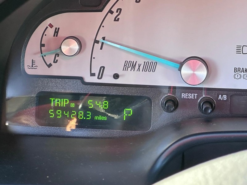 Ford Thunderbird Vehicle Full-screen Gallery Image 28