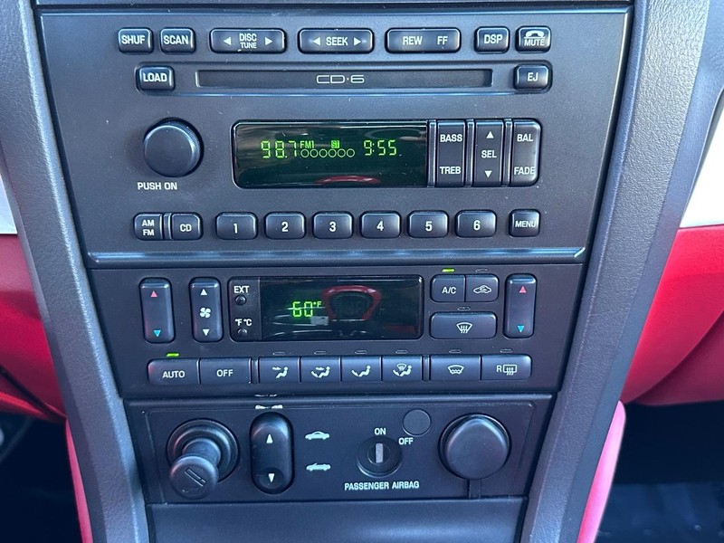 Ford Thunderbird Vehicle Full-screen Gallery Image 30