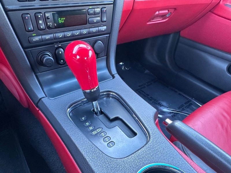 Ford Thunderbird Vehicle Full-screen Gallery Image 31