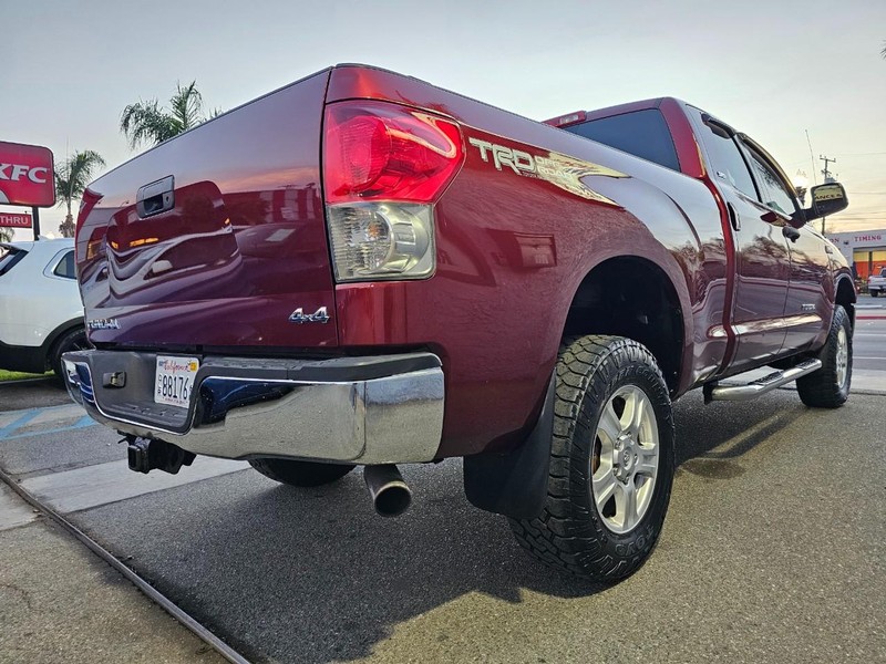 Toyota Tundra Vehicle Full-screen Gallery Image 05