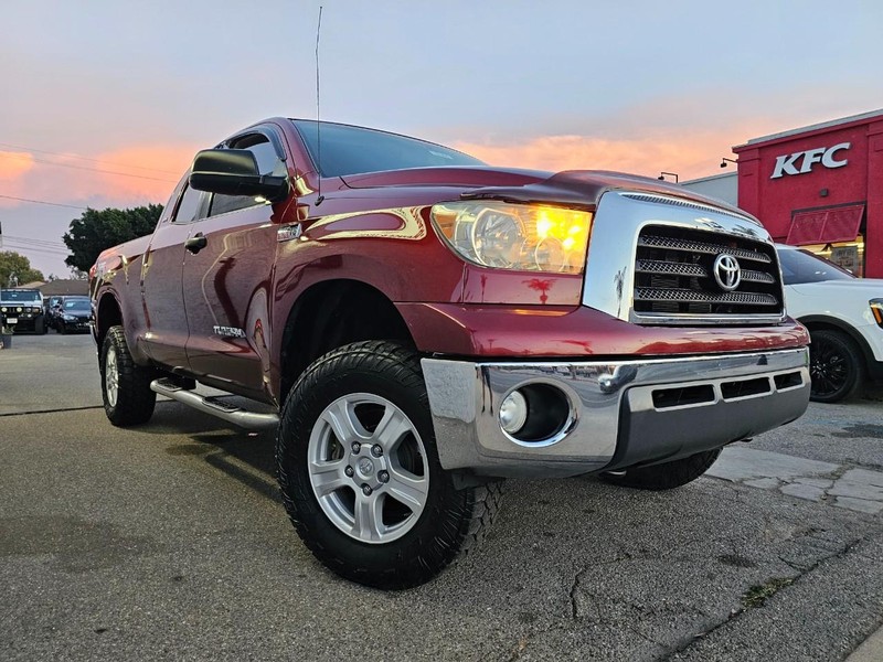 Toyota Tundra Vehicle Full-screen Gallery Image 06
