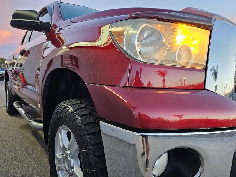 Toyota Tundra Vehicle Full-screen Gallery Image 08