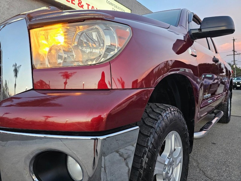 Toyota Tundra Vehicle Full-screen Gallery Image 09