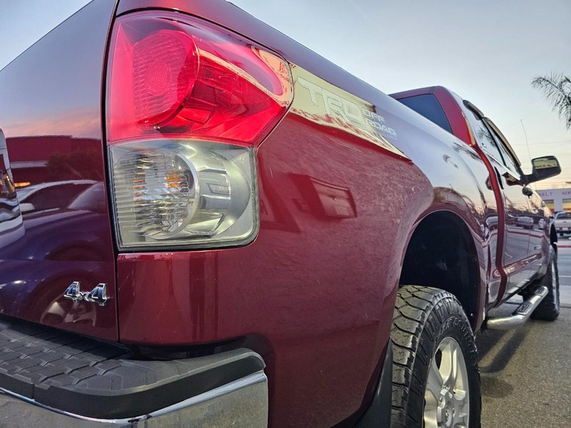 Toyota Tundra Vehicle Full-screen Gallery Image 11