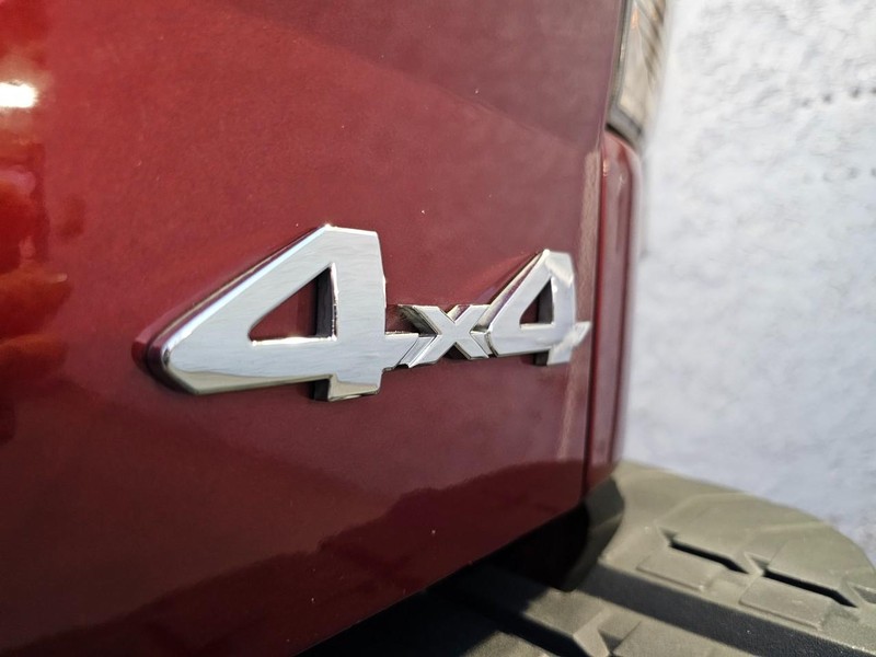 Toyota Tundra Vehicle Full-screen Gallery Image 12