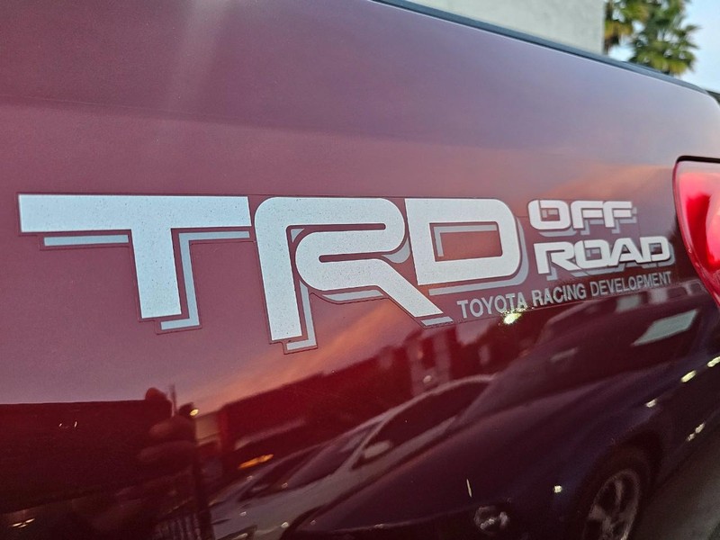 Toyota Tundra Vehicle Full-screen Gallery Image 13