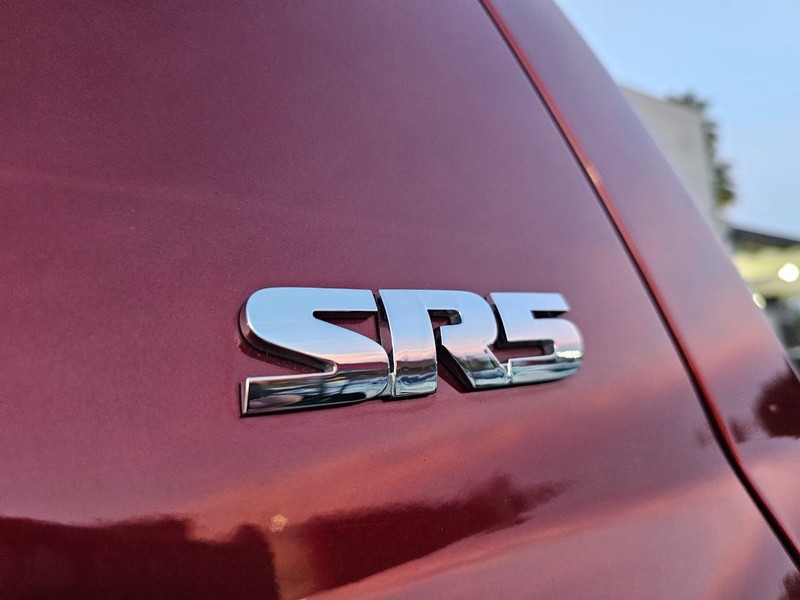 Toyota Tundra Vehicle Full-screen Gallery Image 16