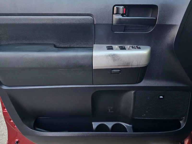 Toyota Tundra Vehicle Full-screen Gallery Image 18