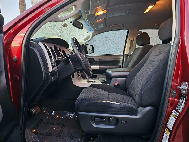 Toyota Tundra Vehicle Full-screen Gallery Image 19