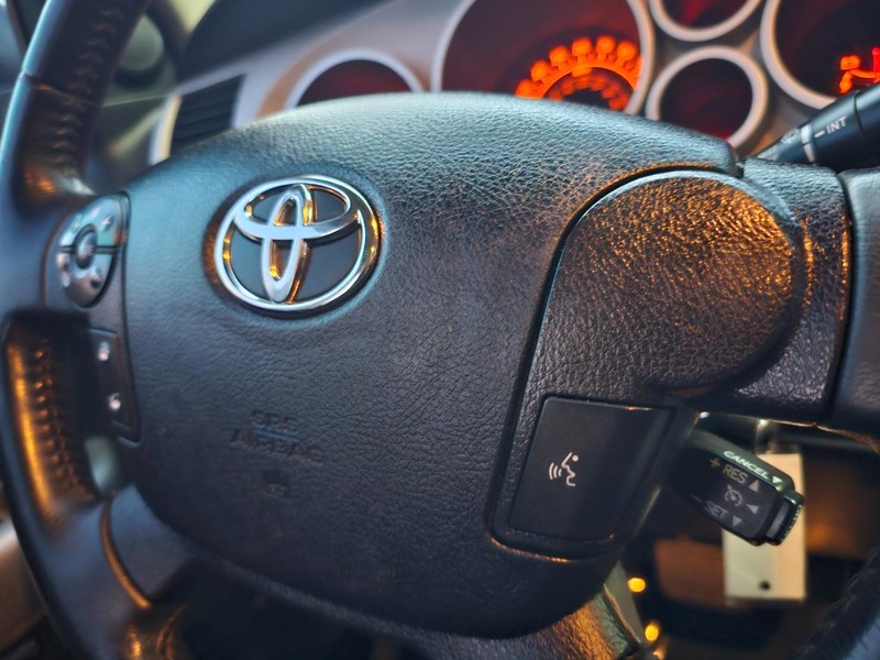 Toyota Tundra Vehicle Full-screen Gallery Image 22