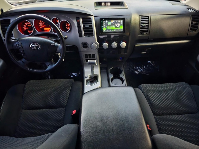 Toyota Tundra Vehicle Full-screen Gallery Image 23