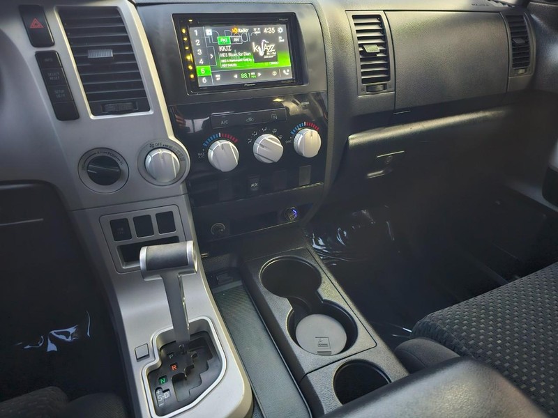 Toyota Tundra Vehicle Full-screen Gallery Image 25