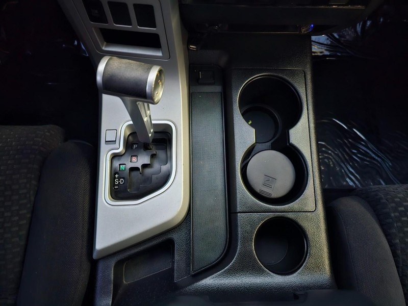 Toyota Tundra Vehicle Full-screen Gallery Image 27