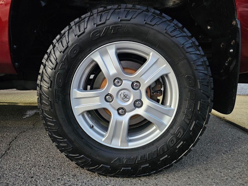 Toyota Tundra Vehicle Full-screen Gallery Image 33