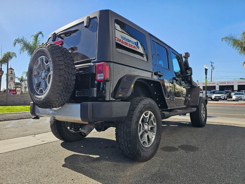 Jeep Wrangler Unlimited Vehicle Full-screen Gallery Image 05