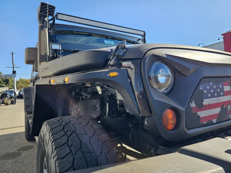 Jeep Wrangler Unlimited Vehicle Full-screen Gallery Image 08