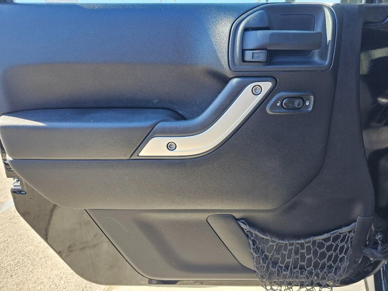 Jeep Wrangler Unlimited Vehicle Full-screen Gallery Image 16