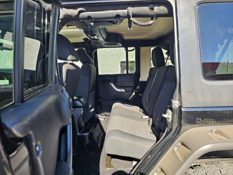 Jeep Wrangler Unlimited Vehicle Full-screen Gallery Image 21