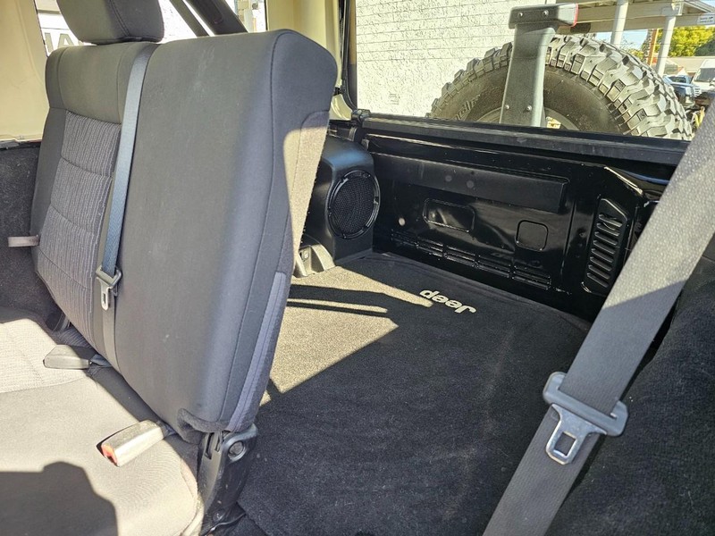 Jeep Wrangler Unlimited Vehicle Full-screen Gallery Image 23