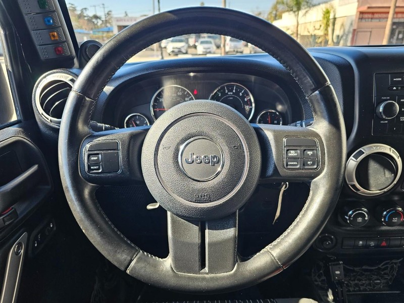 Jeep Wrangler Unlimited Vehicle Full-screen Gallery Image 25