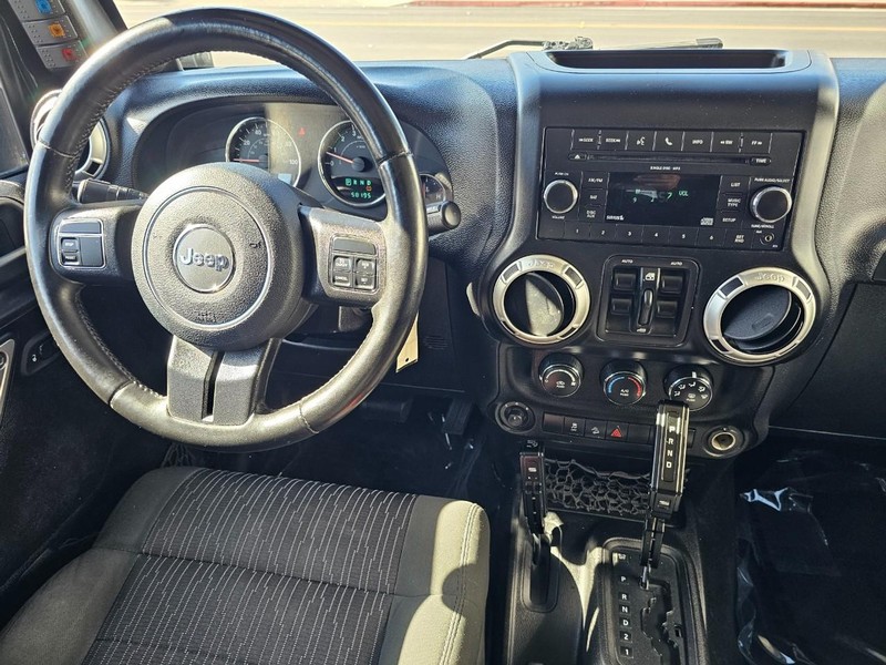 Jeep Wrangler Unlimited Vehicle Full-screen Gallery Image 27