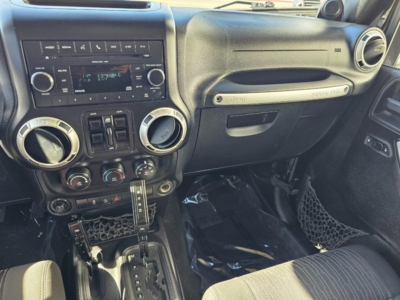 Jeep Wrangler Unlimited Vehicle Full-screen Gallery Image 28