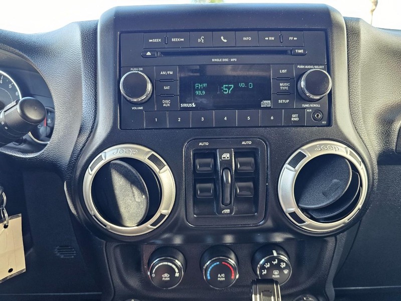 Jeep Wrangler Unlimited Vehicle Full-screen Gallery Image 29