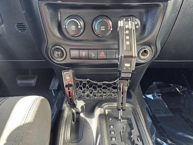 Jeep Wrangler Unlimited Vehicle Full-screen Gallery Image 30