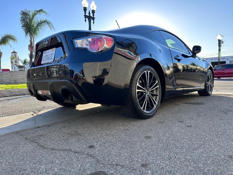 Scion FR-S Vehicle Full-screen Gallery Image 05