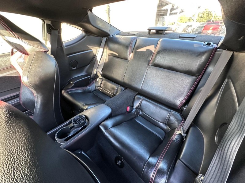 Scion FR-S Vehicle Full-screen Gallery Image 12