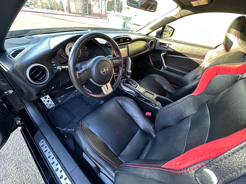 Scion FR-S Vehicle Full-screen Gallery Image 13