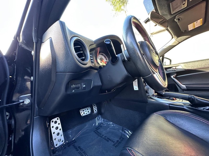 Scion FR-S Vehicle Full-screen Gallery Image 15