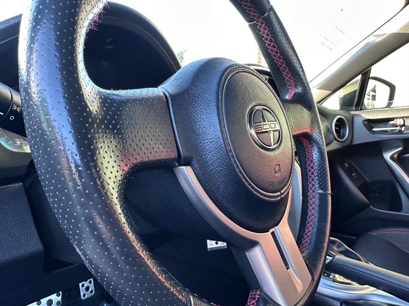 Scion FR-S Vehicle Full-screen Gallery Image 16