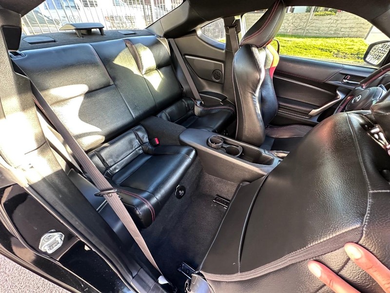 Scion FR-S Vehicle Full-screen Gallery Image 18