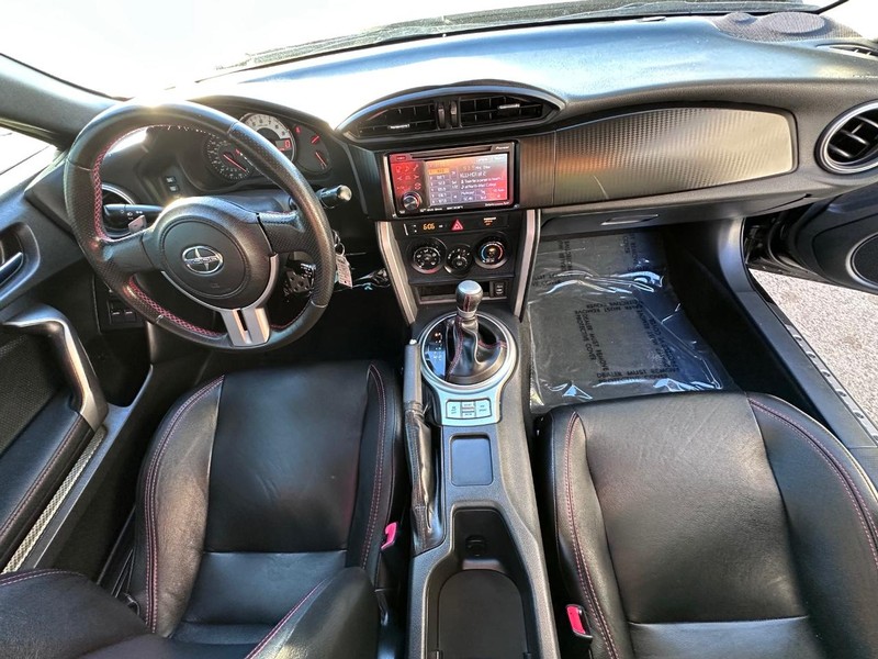 Scion FR-S Vehicle Full-screen Gallery Image 19