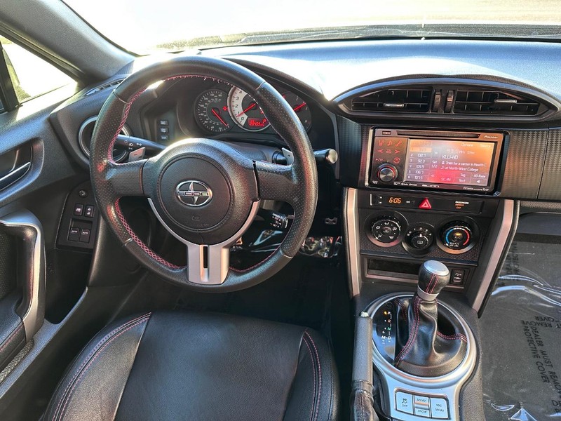 Scion FR-S Vehicle Full-screen Gallery Image 20