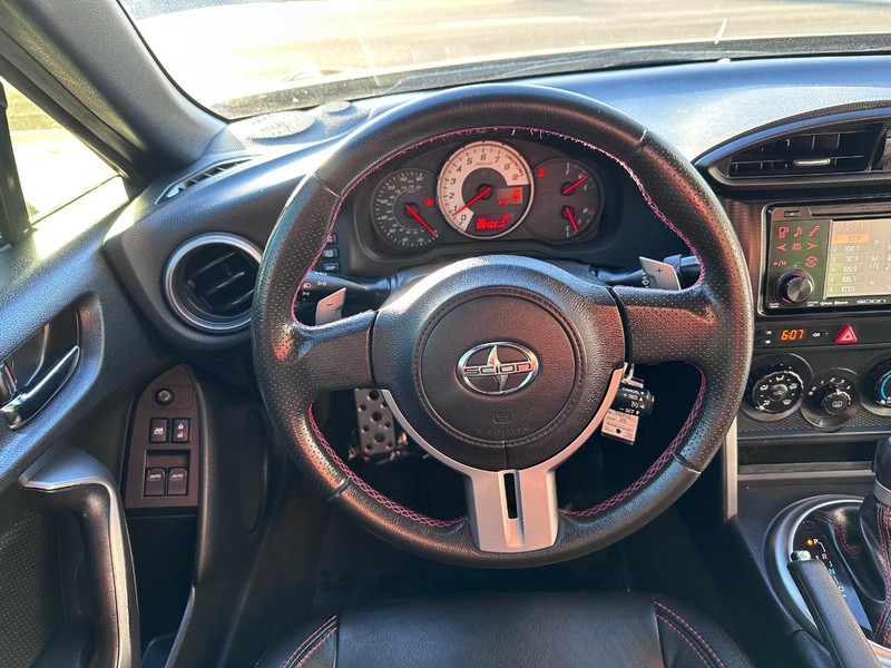 Scion FR-S Vehicle Full-screen Gallery Image 21