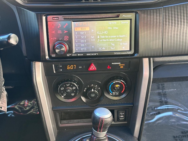 Scion FR-S Vehicle Full-screen Gallery Image 22