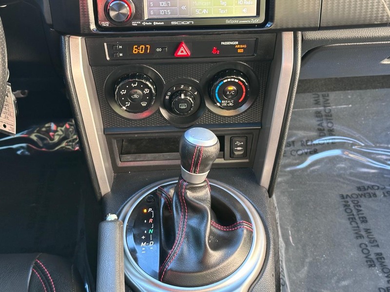 Scion FR-S Vehicle Full-screen Gallery Image 23