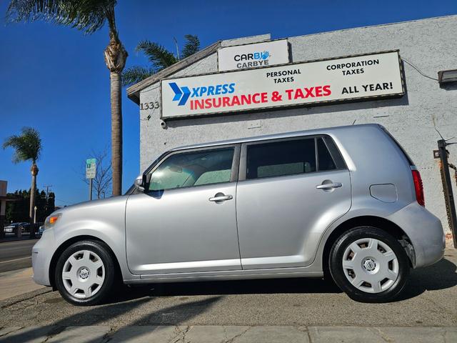 Scion xB Vehicle Full-screen Gallery Image 02